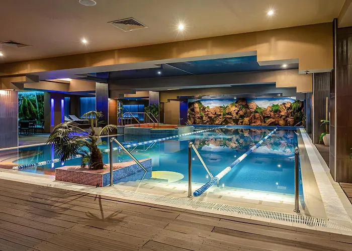 Lagoon Studio 705